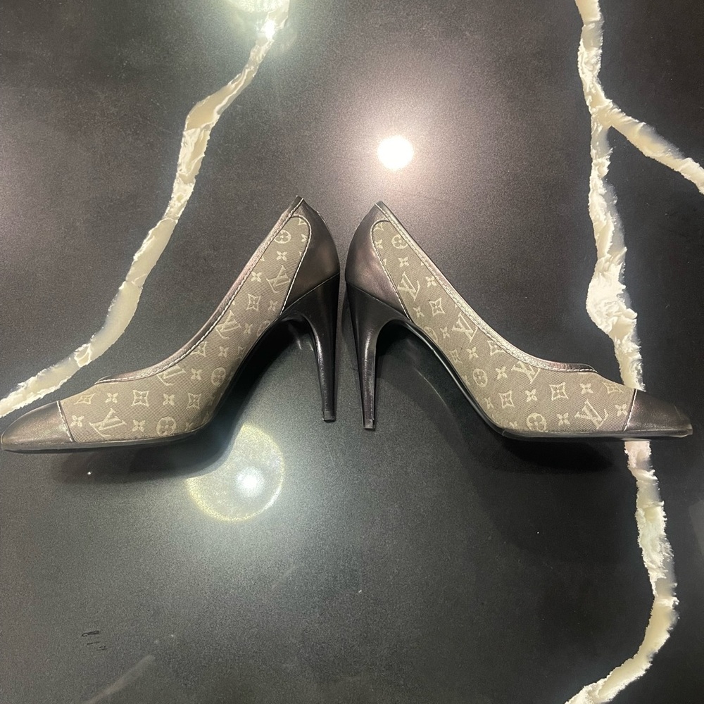 Louis Vuitton’s Canvas Pumps - Picture 2 of 9